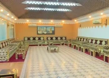 استراحة بمجالس واسعة ومسطح اخضر
