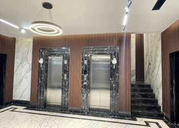 استديو بسرير ماستر وأثاث مريح 