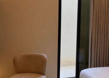 استديو بسرير ماستر وجلسة جانبية