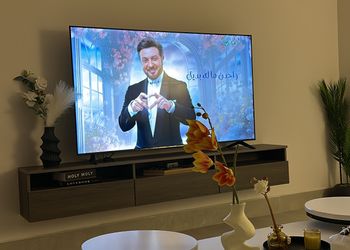 شقة بصالة أنيقة ودخول ذاتي