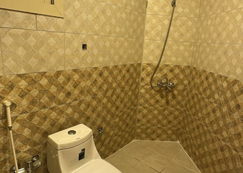 فيلا بصالة مريحة وغرف نوم ومسبح
