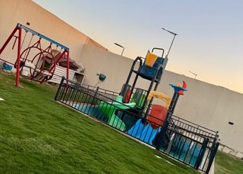 شاليه بألعاب أطفال وجلسة خارجية 