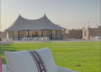 مزرعة بمناظر خلابة وجلسة خارجية 
