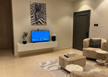 شقة بسرير ماستر ودخول ذاتي 