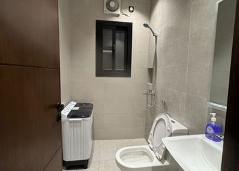 استديو بسرير ماستر وأثاث مريح 