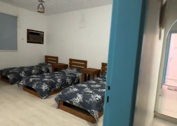 شاليه داخل مزرعة بجلسة خارجية 