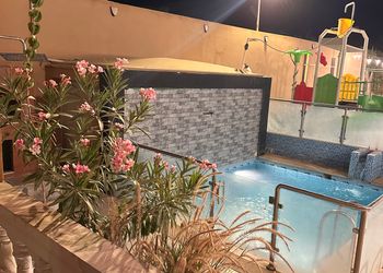 شاليه بمسبح وألعاب مائية