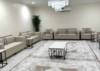 شاليه بمسطح اخضر وجلسة خارجية 