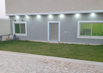 شاليه بمسبح داخلي وصالة 