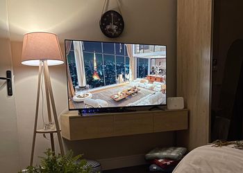 استديو هادئ بسرير ماستر