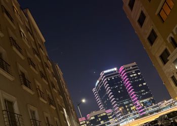 شقة بثلاث غرف نوم وصالة جلوس 
