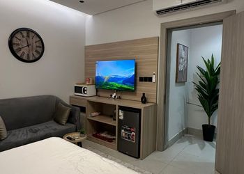 استديو بسرير ماستر وجلسة جانبية