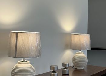 شاليه بمسطح اخضر ومسبح 