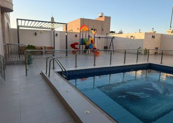 شاليه بالعاب اطفال وجلسة خارجية
