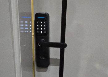 شقة بغرفة معيشة وغرفتين نوم 