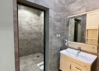 شالية بمجلس مطل على المسبح 