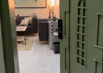 استديو بأثاث مريح وبسيط 