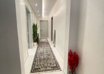 شقه بغرفة نوم وصالتيين جلوس