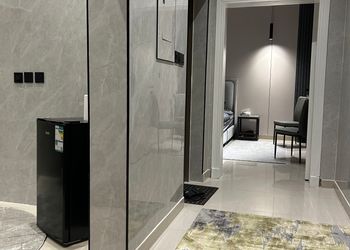 استديو بسرير ماستر وأثاث مريح 