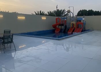 شاليه بمسبح وألعاب مائية
