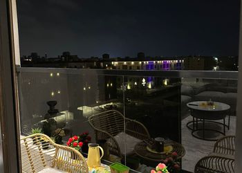 شقة بألوان مريحة وأثاث راقي