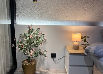 شاليه بمسطح اخضر