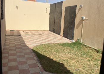 شاليه ببروجكتر ومسبح خارجي