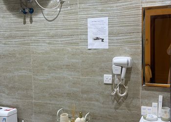 شقة بصالة انيقة ودخول ذاتي
