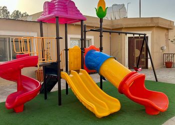 شالية بجلسة خارجية واسعة ومسبح