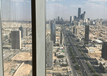 شقة بغرفة نوم وغرفة معيشة 
