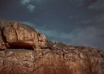 كرفان بإطلاله على الجبل 
