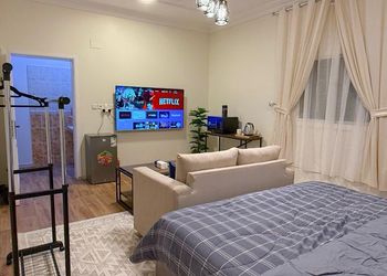 استديو بسرير ماستر وجلسة جانبية