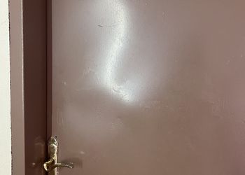 شقة بصالة وغرفة نوم وبأثاث مريح