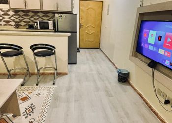 شقة بغرفة نوم وصالة بأثاث مريح
