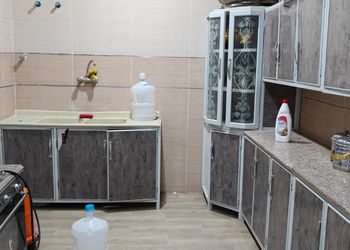 استراحة بمسبح داخلي ومجالس واسعة 