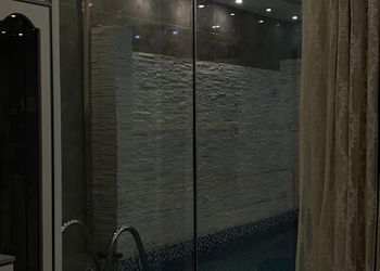 شاليه بألعاب أطفال ومسبح