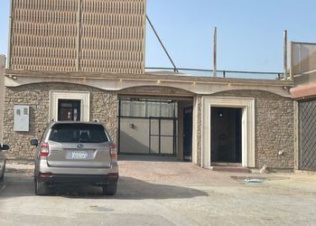 استراحة بملعب كرة قدم و مسبح