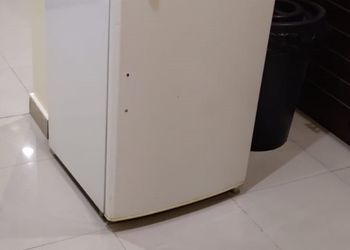 شقة بصالة جلوس وغرفة نوم 