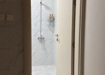 استديو بسرير ماستر وجلسة مريحة 