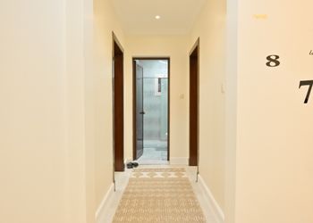شقة انيقة بصالة وثلاث غرف نوم 