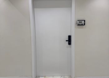 استديو هادئ بسرير ماستر