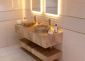 استراحة بمسبح خارجي ومجالس واسعة