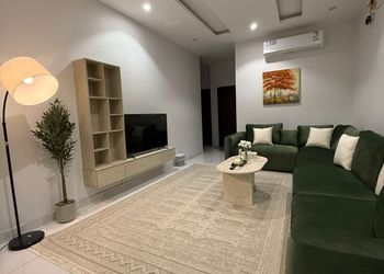شقة بثلاث غرف نوم ودخول ذاتي 
