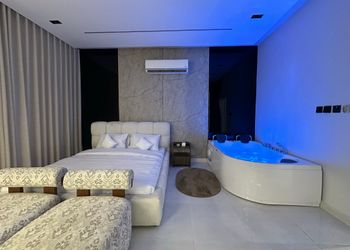 استديو هادئ بسرير ماستر