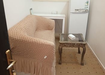 استديو مريح بجلسة جانبية 