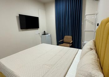 استديو بسرير ماستر وأثاث مريح 