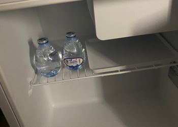 استديو بأثاث مريح وبسيط 