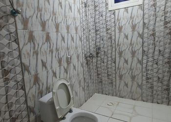 غرفة نوم بسرير ماستر