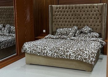 استراحة بمجالس واسعة وفناء خارجي
