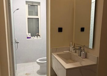 استديو بأثاث مريح وبسيط 